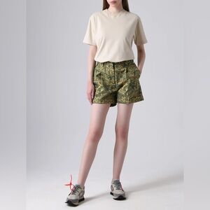 NWT Off-White Olive Green Camouflage Women’s Shorts Size 38 Pleat Pockets
